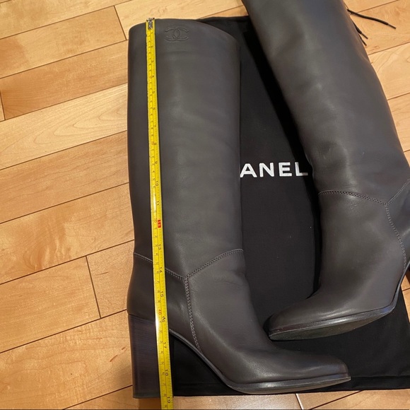 Chanel dark grey boots - Picture 5 of 13